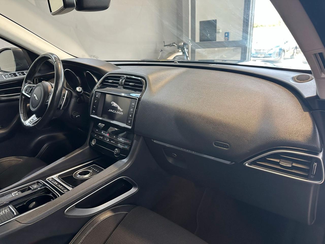 Jaguar F-Pace 2.0 D 180 CV AWD R-Sport