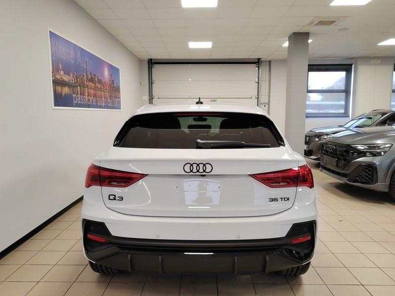 Audi Q3 35 TDI S tronic Identity Black