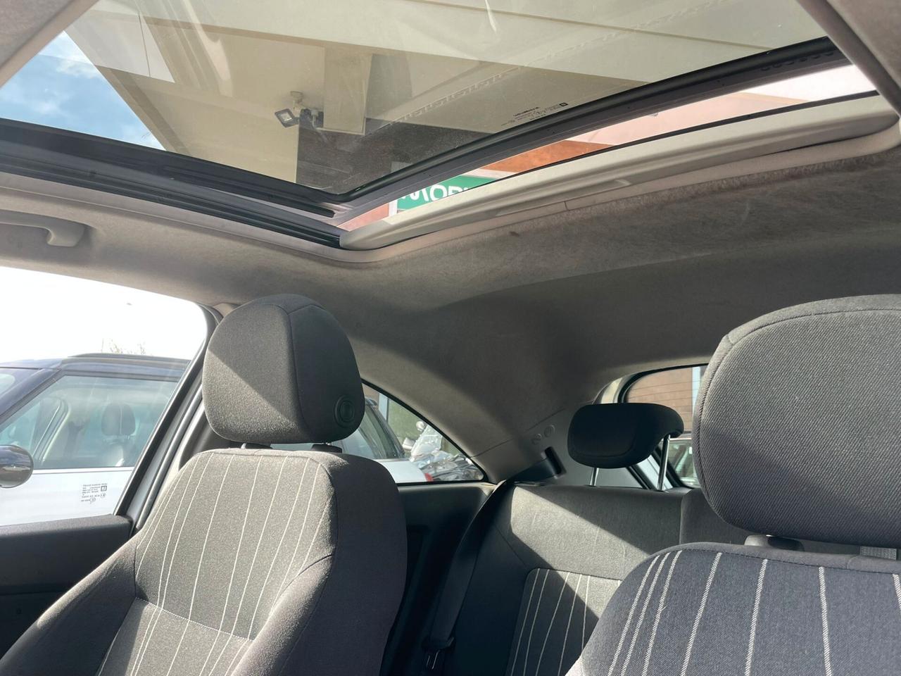 Opel Corsa 1.2 3 porte b-color