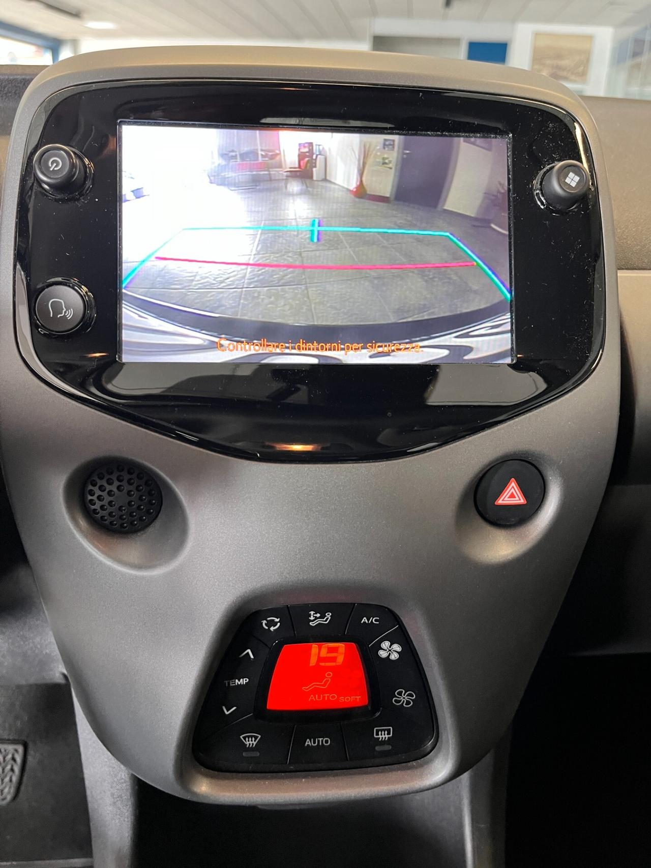 Toyota Aygo Connect 1.0 VVT-i 72 CV 5 porte x-clusiv