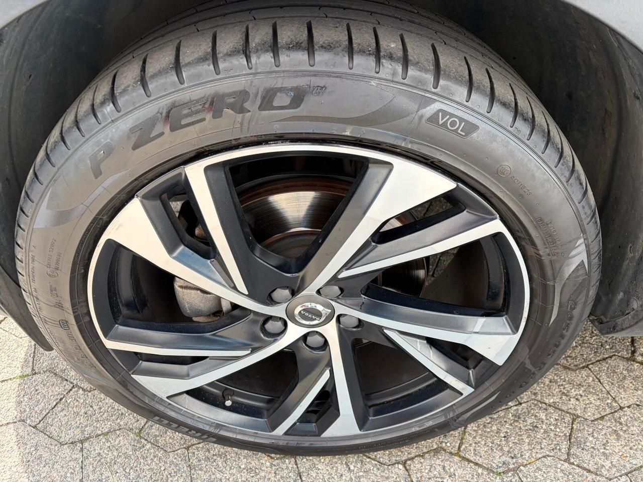 Volvo XC40 D3 Geartronic R-design*EURO6*NAVI