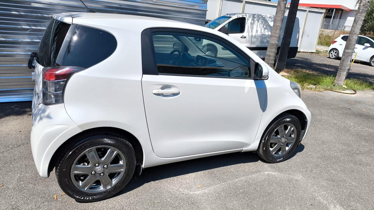 Toyota iQ 1.0