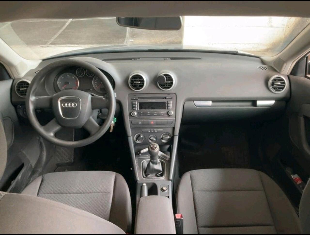 Audi A3 1.6 TDI 90cv unico proprietario ,passagio incluso . .