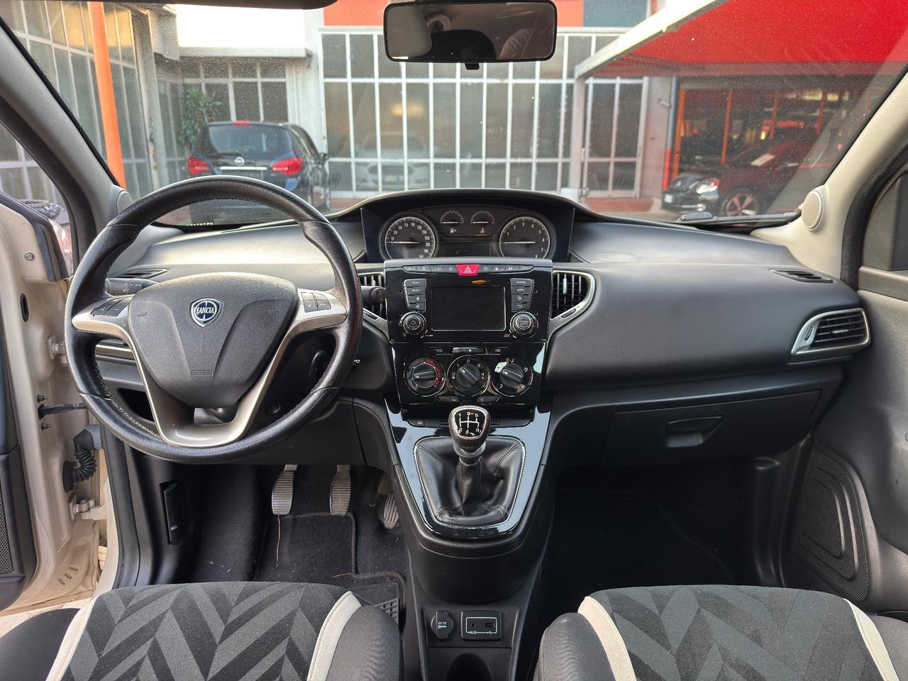 Lancia Ypsilon ADATTA A NEOPATENTATI 1.2 69 CV 5 porte GPL Ecochic Silver