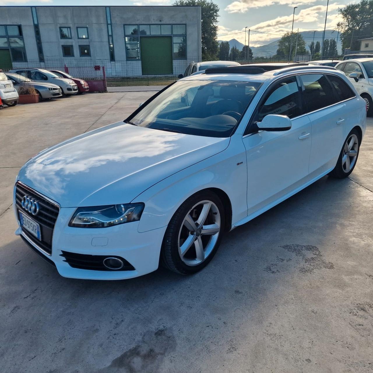 Audi A4 Avant 2.0 TDI 143CV S-LINE INTERNO ED ESTERNO TETTO FULL FULL OPTIONAL