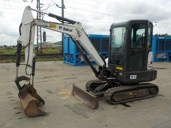 Bobcat , E32 EM