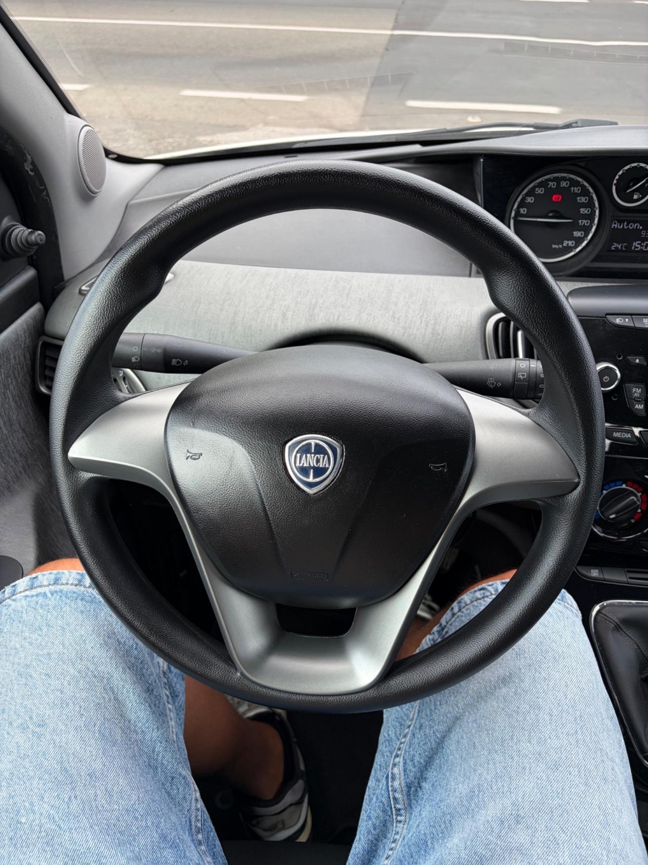 Lancia Ypsilon 1.2 69 CV 5 porte S&S Silver