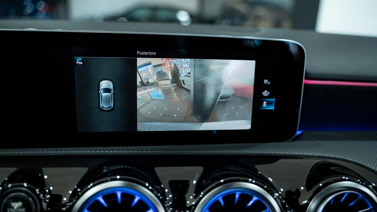 Mercedes-benz A 180 D PREMIUM PLUS AMG TETTO PACK LUCI XENO NAVI FULL