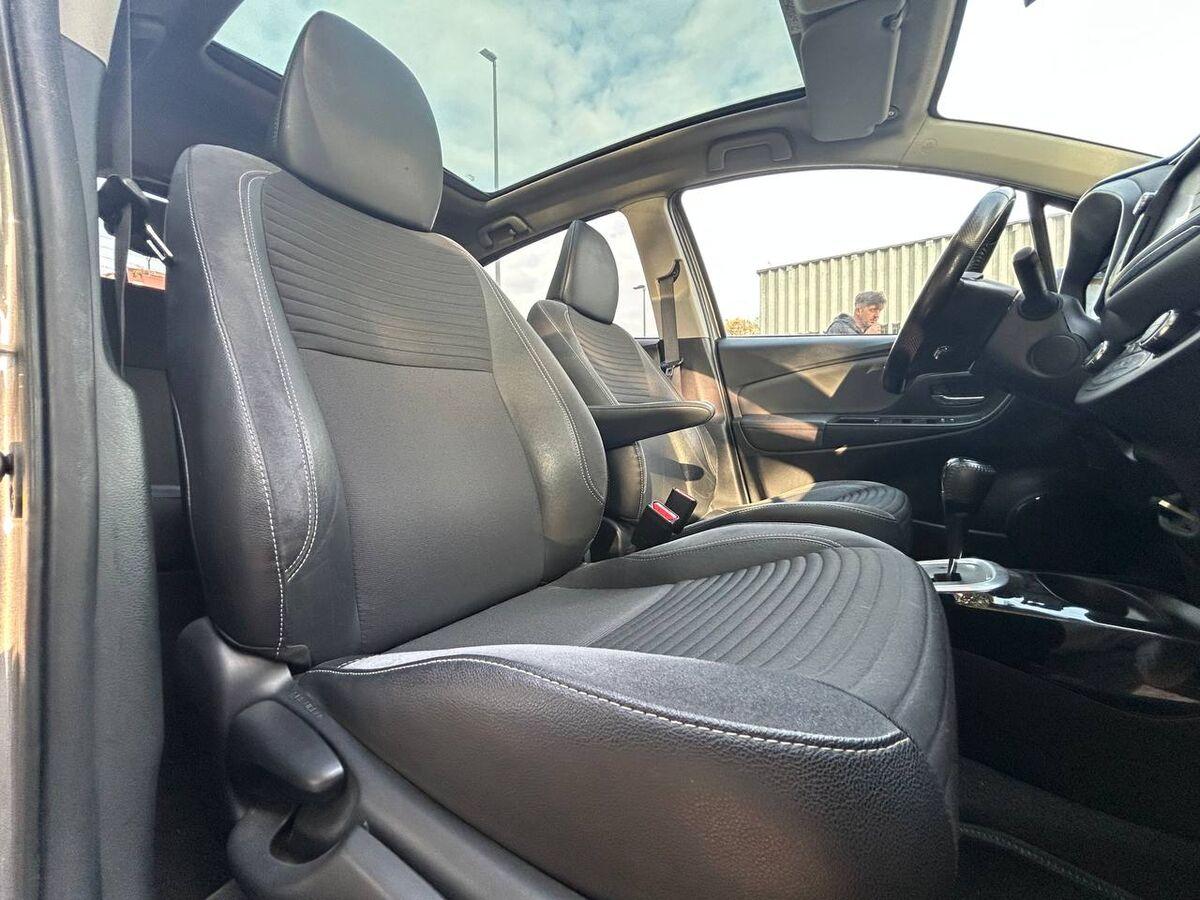 Toyota Yaris 1.5h Trend Red Edition 5p