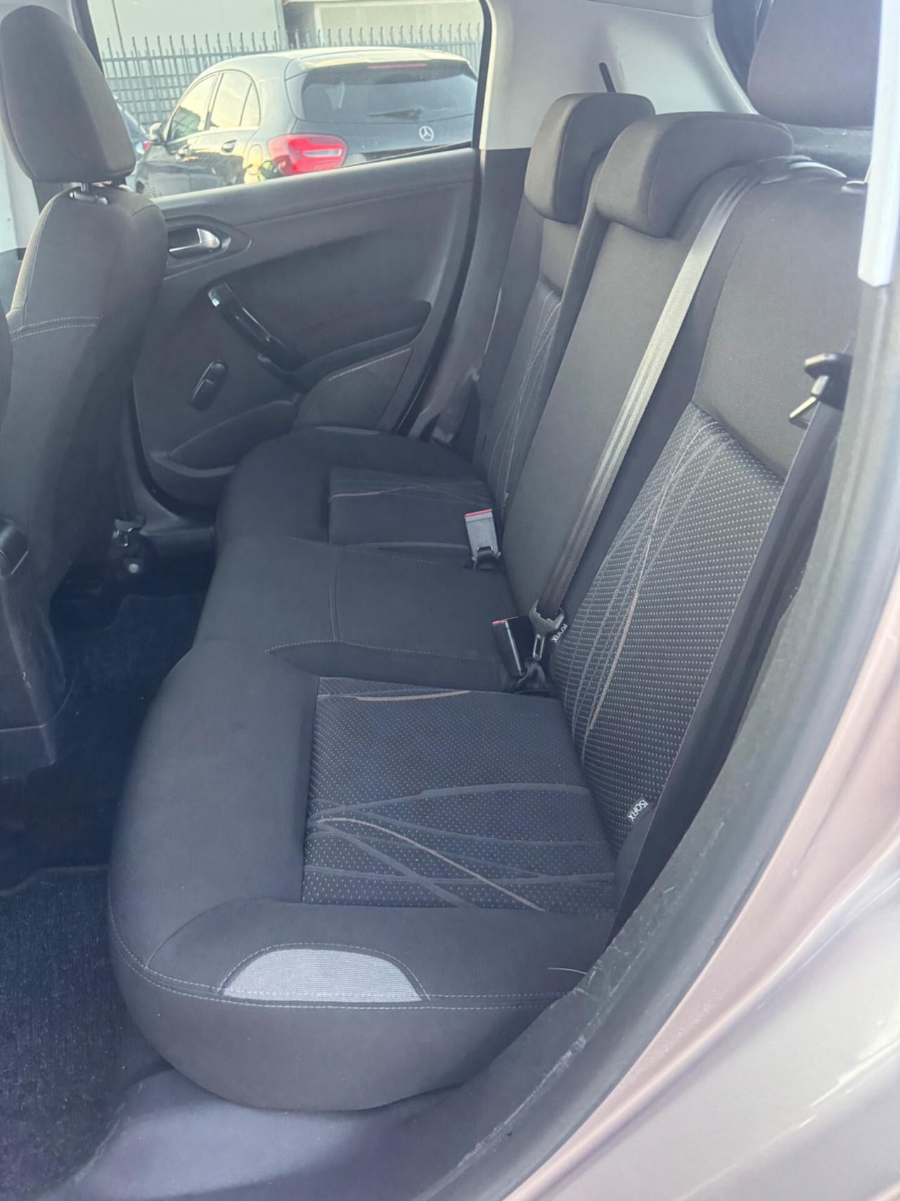 Peugeot 208 1.4 HDi 68 CV 5 porte Allure