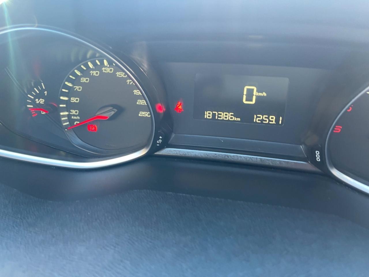 Peugeot 308 BlueHDi 120 S&S SW Business