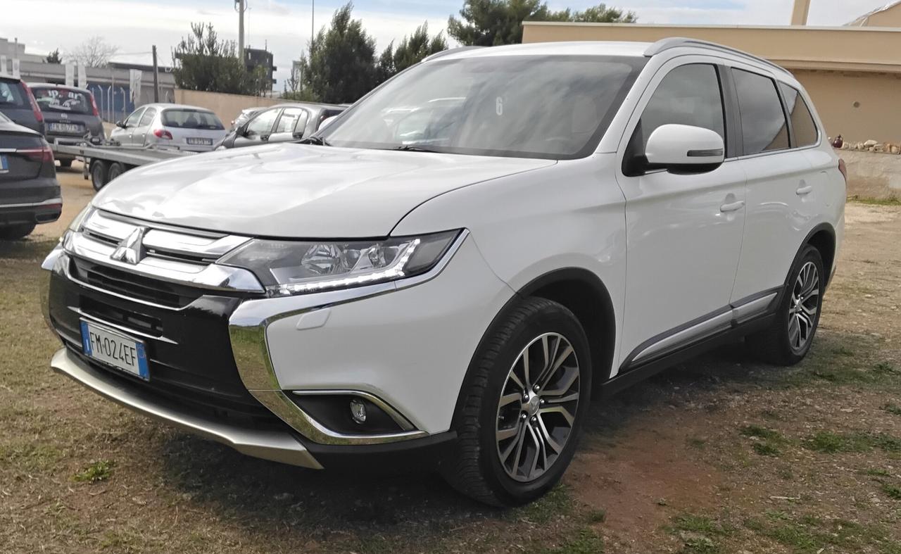 Mitsubishi Outlander 2.2 DI-D 4WD Instyle Plus SDA 7 posti