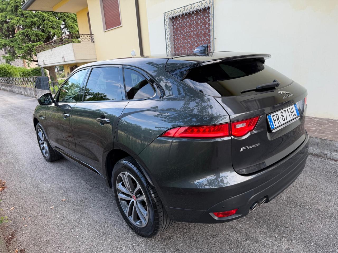 Jaguar F-Pace 2.0 D 180 CV AWD aut. R-Sport