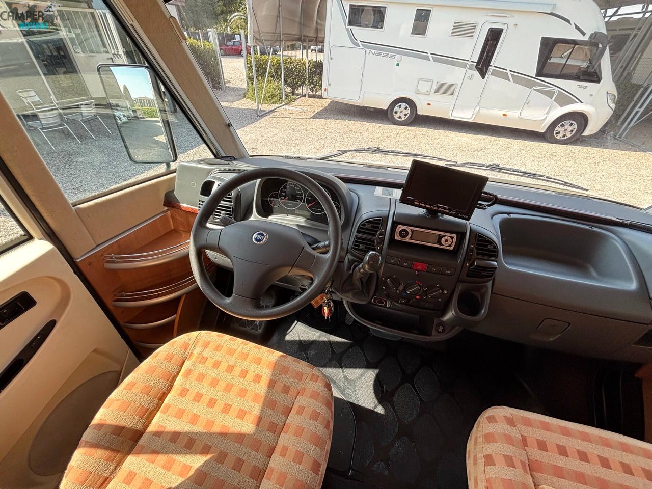 CARTHAGO CHIC I 47 - motorhome con letto matrimoniale in coda ed ampio garage