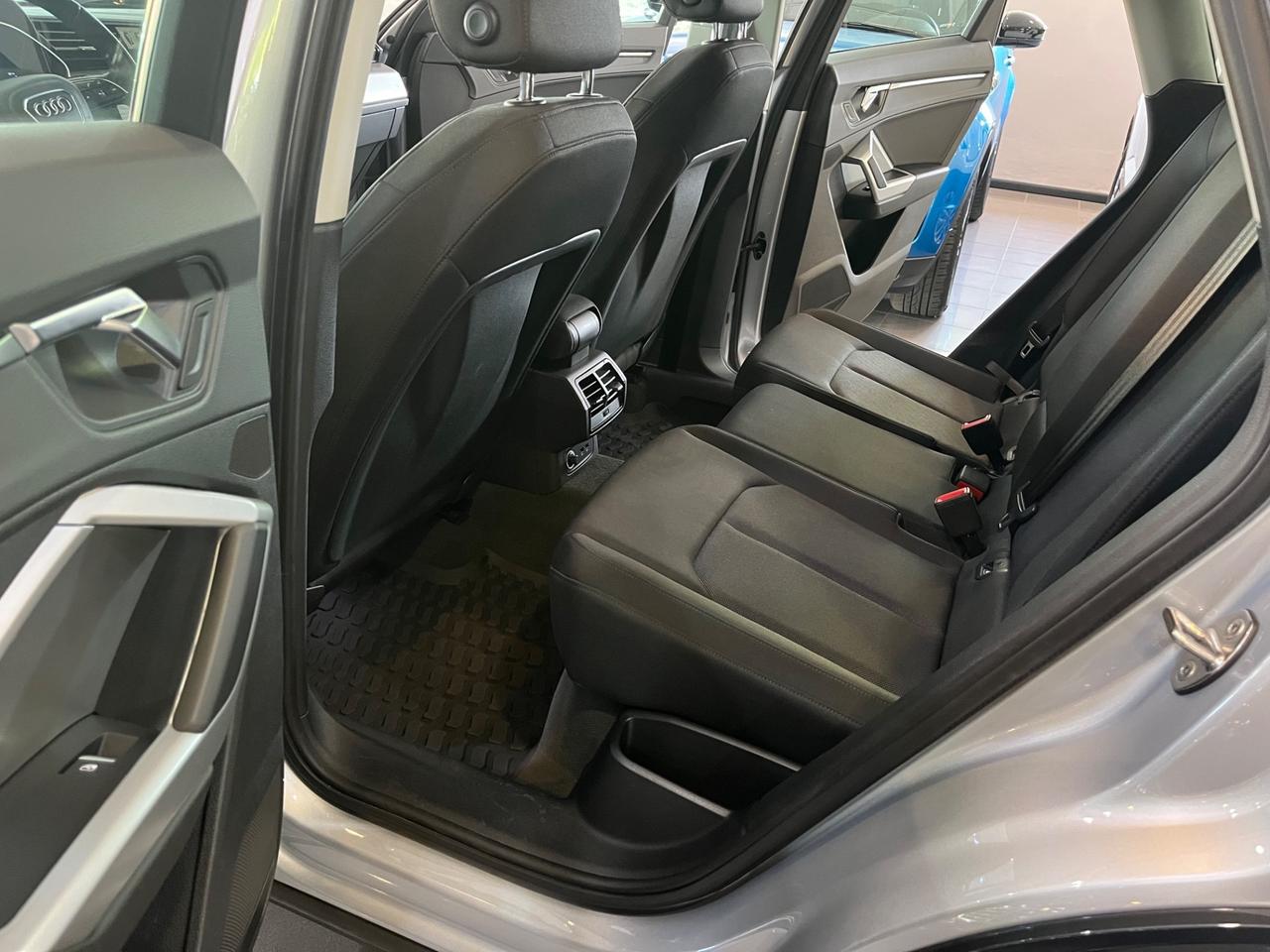 Audi Q3 35 2.0 tdi Business s-tronic 92.000 KM!!