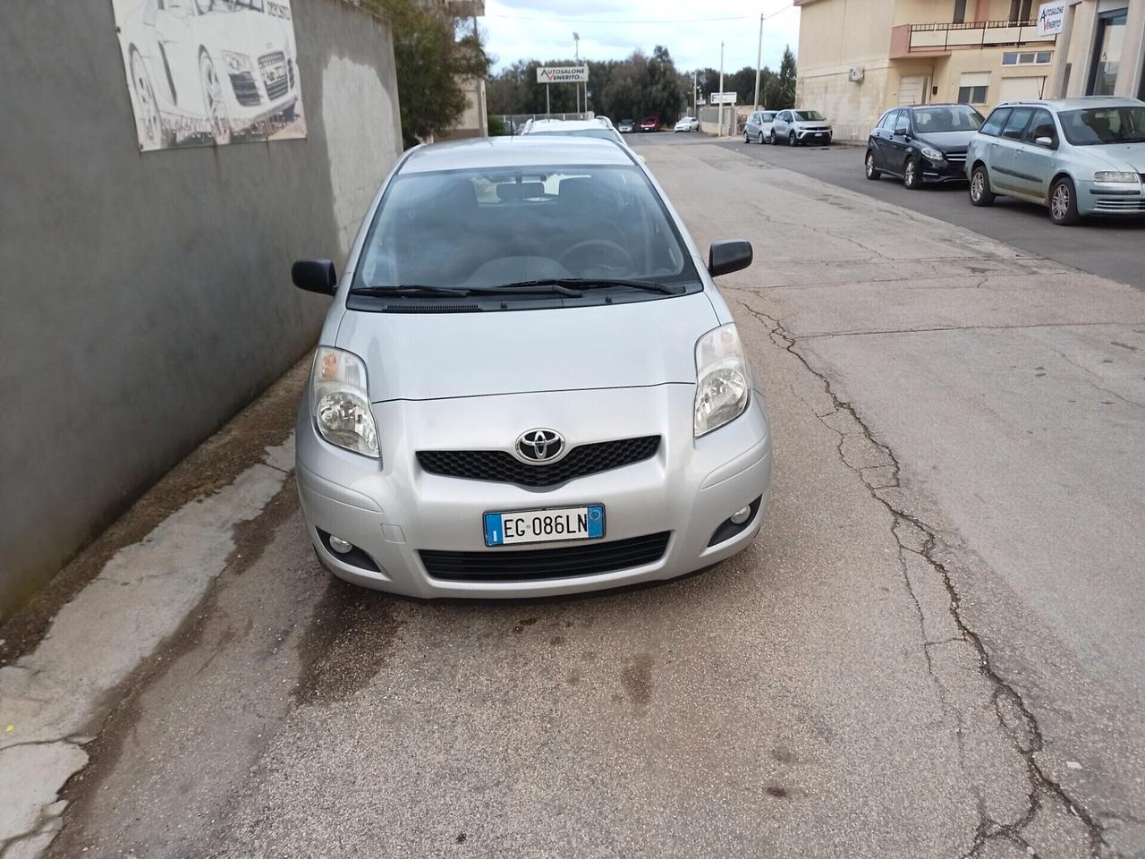 Toyota Yaris 1.0 5 porte Now