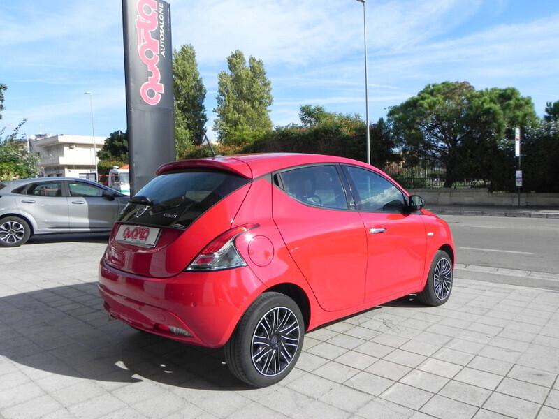 Lancia Ypsilon 1.0 FireFly 5 porte S&S Hybrid Ecochic Gold