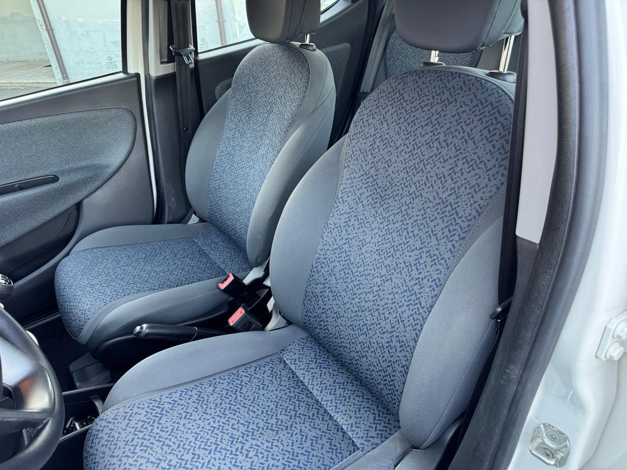 Lancia Ypsilon 1.0 FireFly 5 porte S&S Hybrid Ecochic Silver