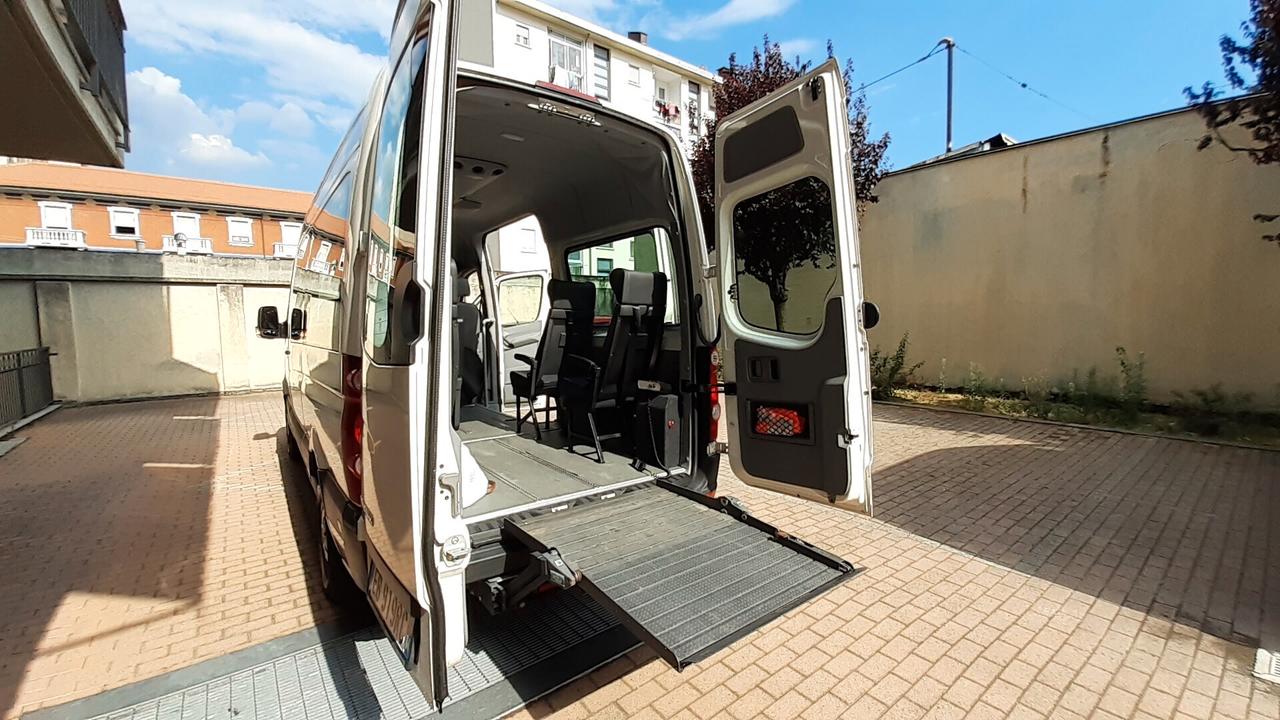 Volkswagen Crafter trasporto disabili doppia pedana tetto alto