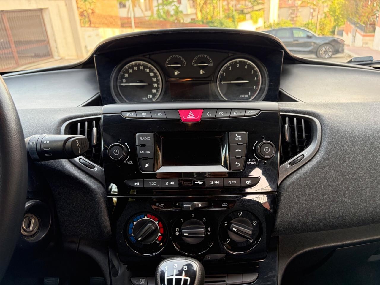 Lancia Ypsilon 1.0 FireFly benz ideale per neopate