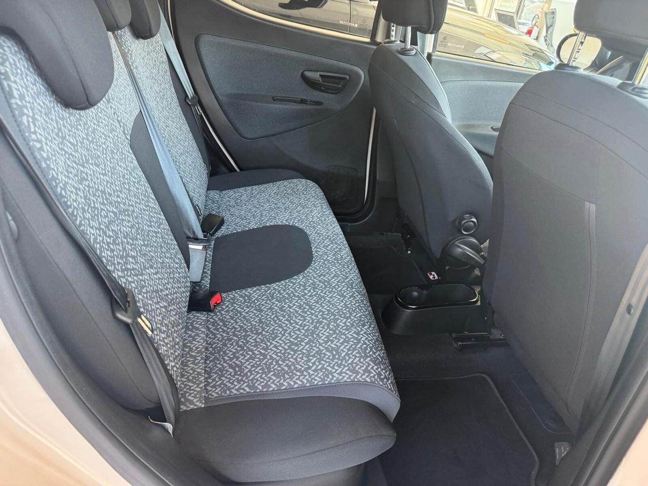 Lancia Ypsilon 1.0 FireFly 5 porte S&S Hybrid Ecochic Silver