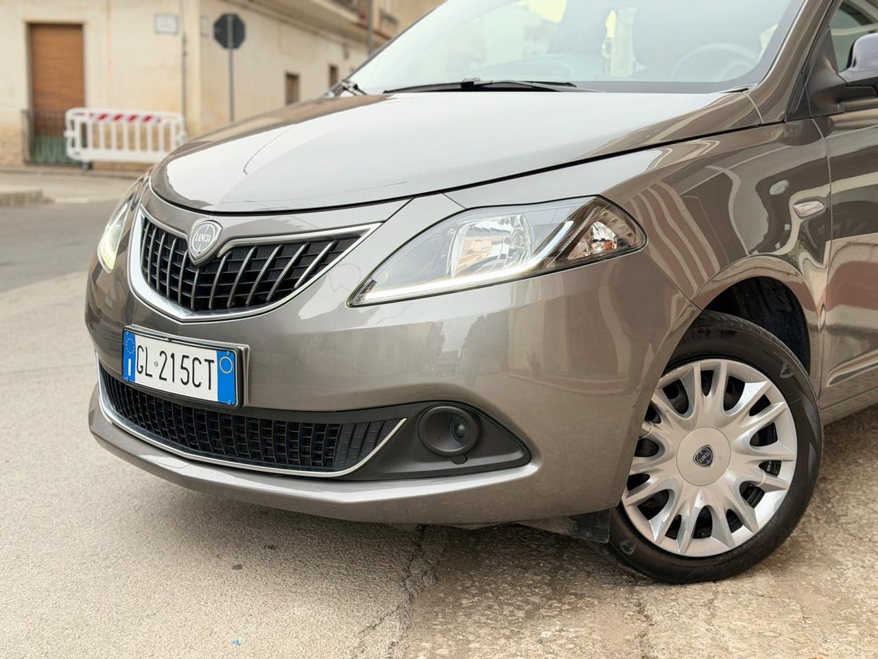 Lancia Ypsilon 1.0 FireFly 5 porte S&S Hybrid Silver