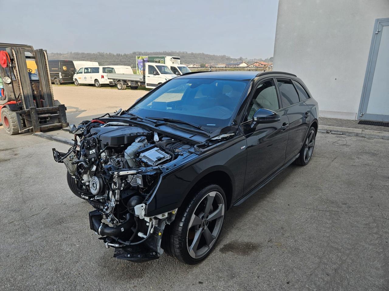 Audi A4 Avant 40 2.0 tfsi mhev S line 204cv INCIDENTATA