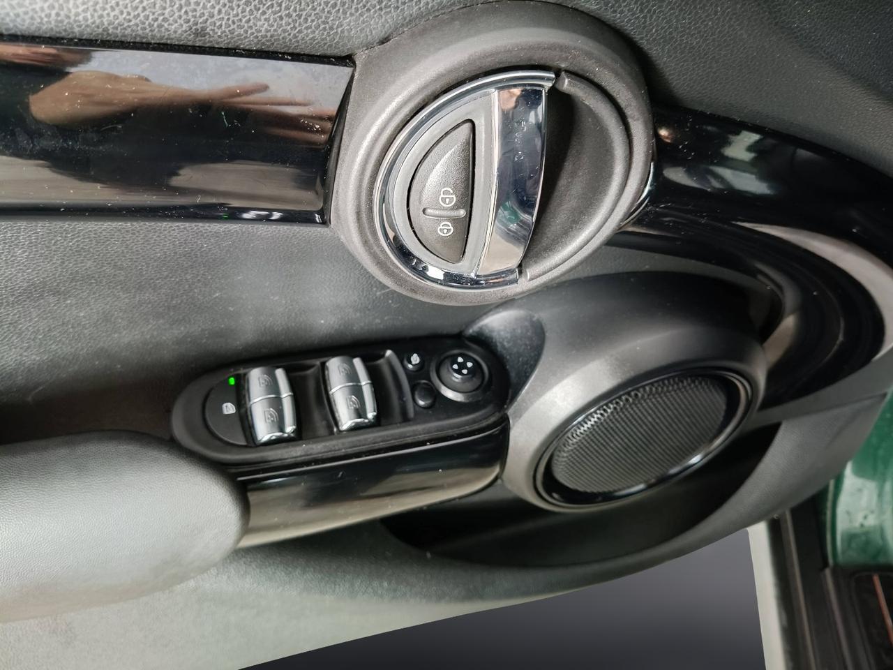 MINI Mini IV F55-F56 2014 - Mini 1.5 Cooper D Hype Seven 5p