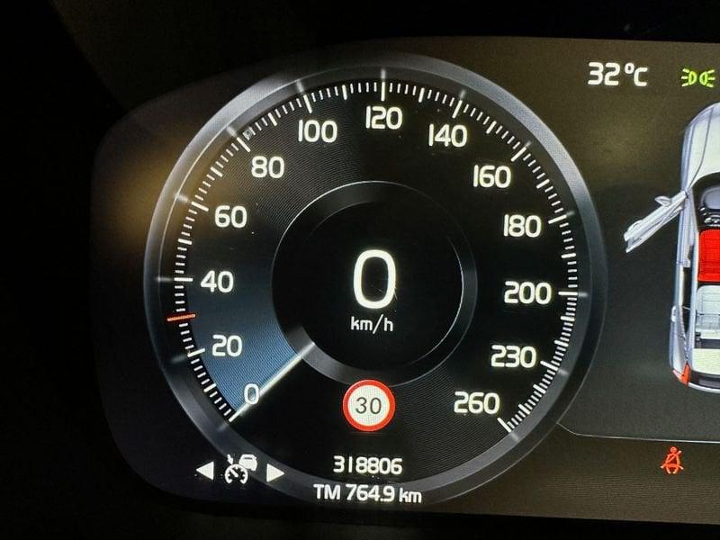 Volvo XC40 D3 Geartronic Momentum SOLO COMMERCIANTI AUTO