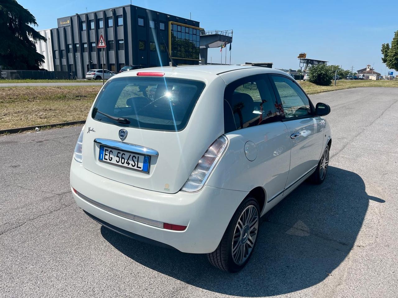 Lancia Ypsilon 1.3 MJT 75 CV Platinum