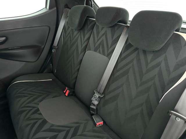 Lancia Ypsilon 1.2 69 CV 5 porte NEOPATENTATI