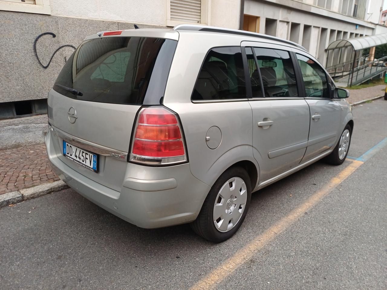 Opel Zafira 1.9 7 POSTI
