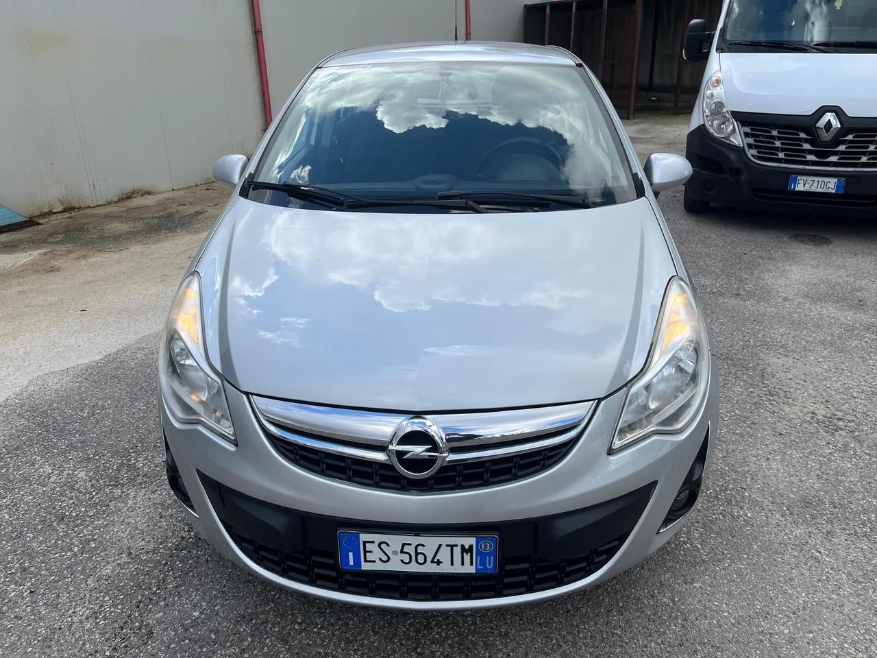 Opel corsa 5 P-1.2 benz. Km 100000-2013