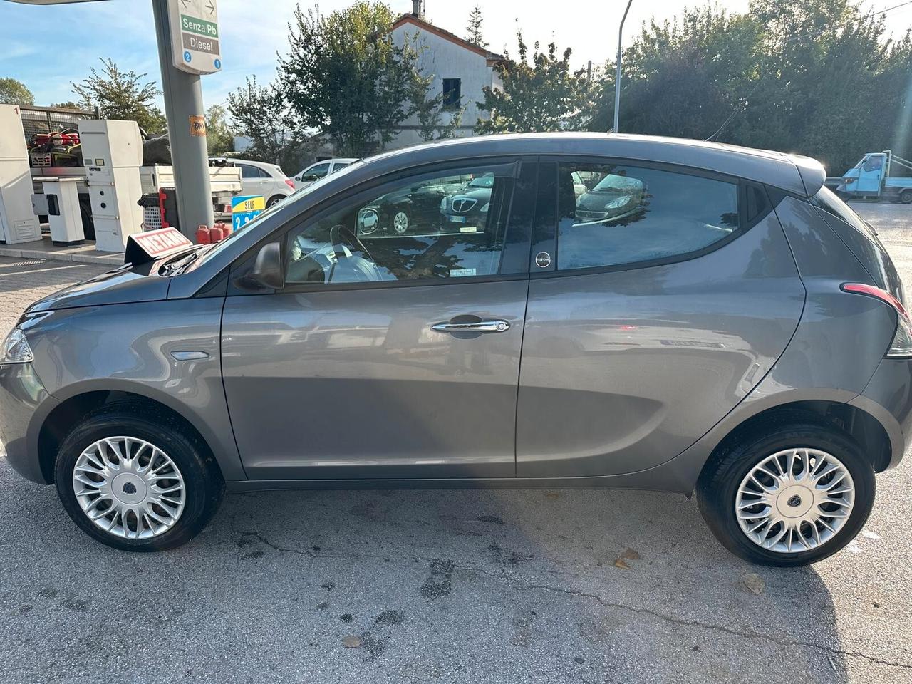 Lancia Ypsilon 0.9 TwinAir 85 CV 5 porte Metano Ecochic Platinum