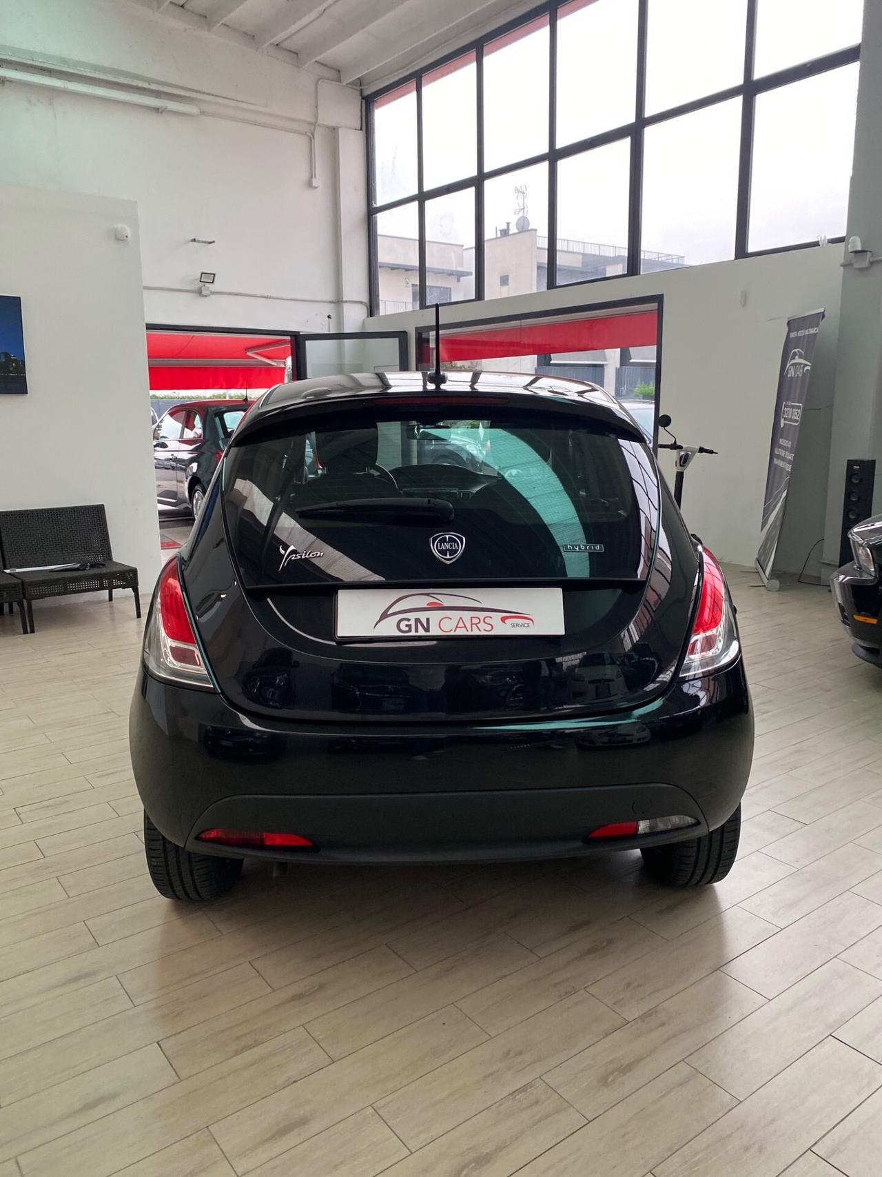 Lancia Ypsilon Hybrid Firefly