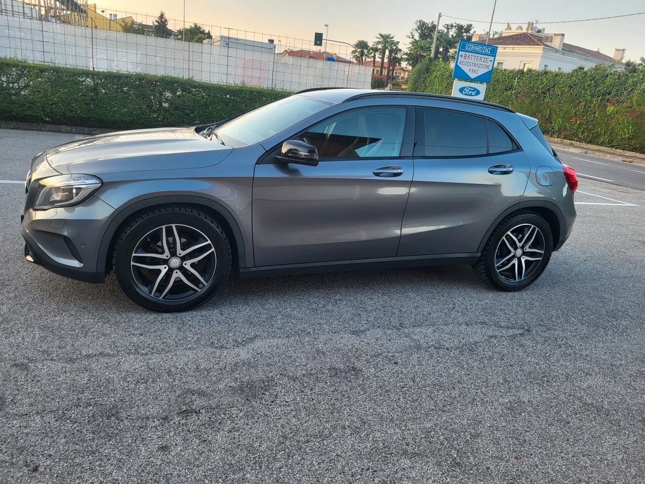 Mercedes-benz GLA 200