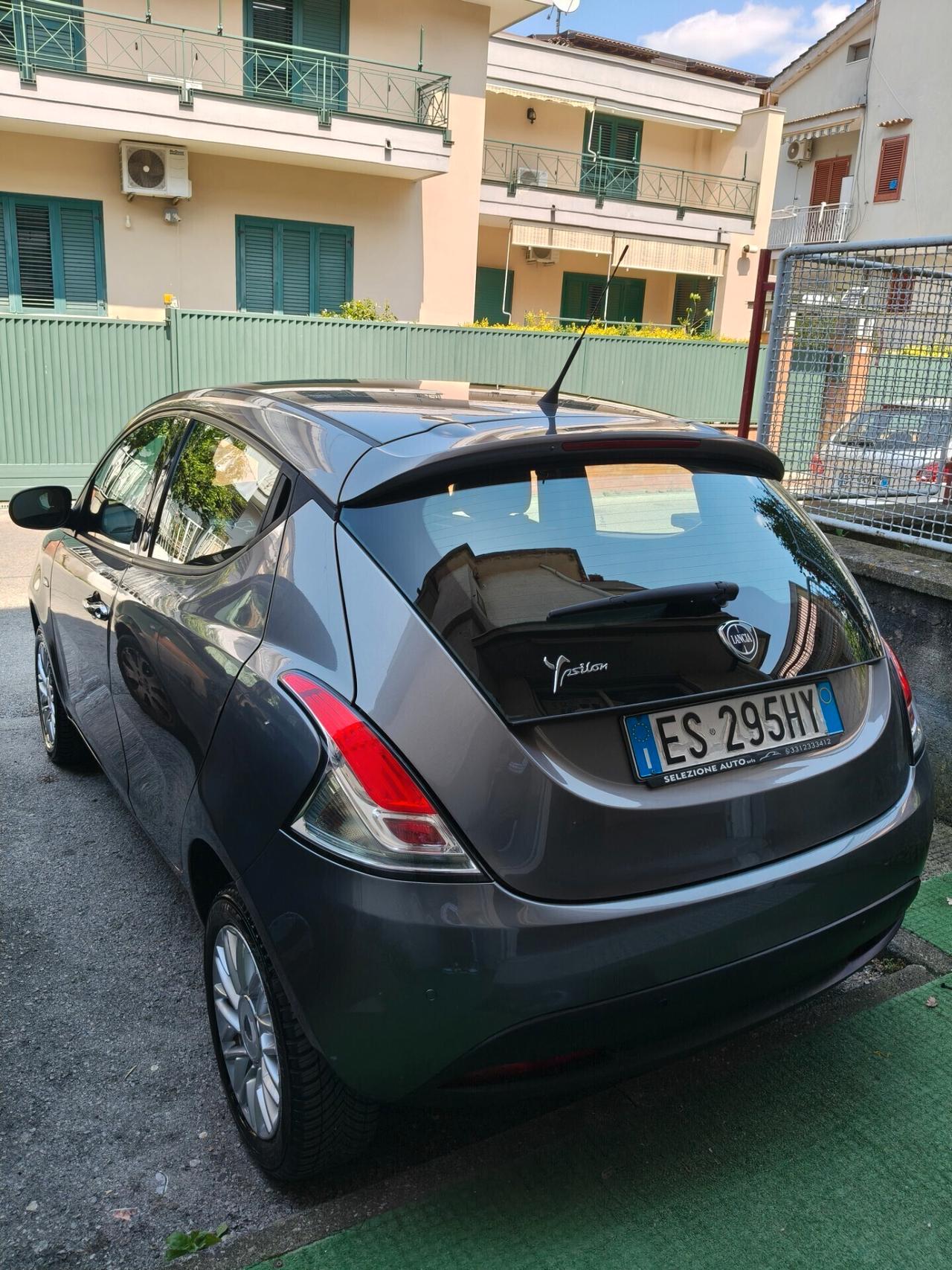 Lancia Ypsilon 5 porte Metano Ecochic Gold