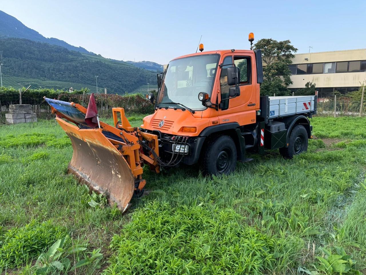 Mercedes-benz unimog u 300 4X4