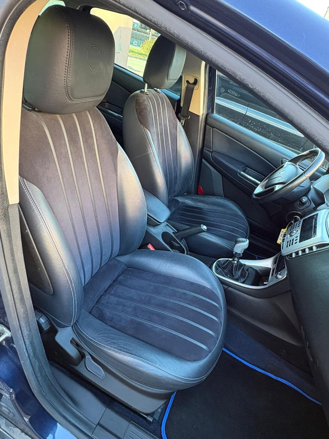 Lancia Delta 1.6 MJT DPF 105 CV Silver