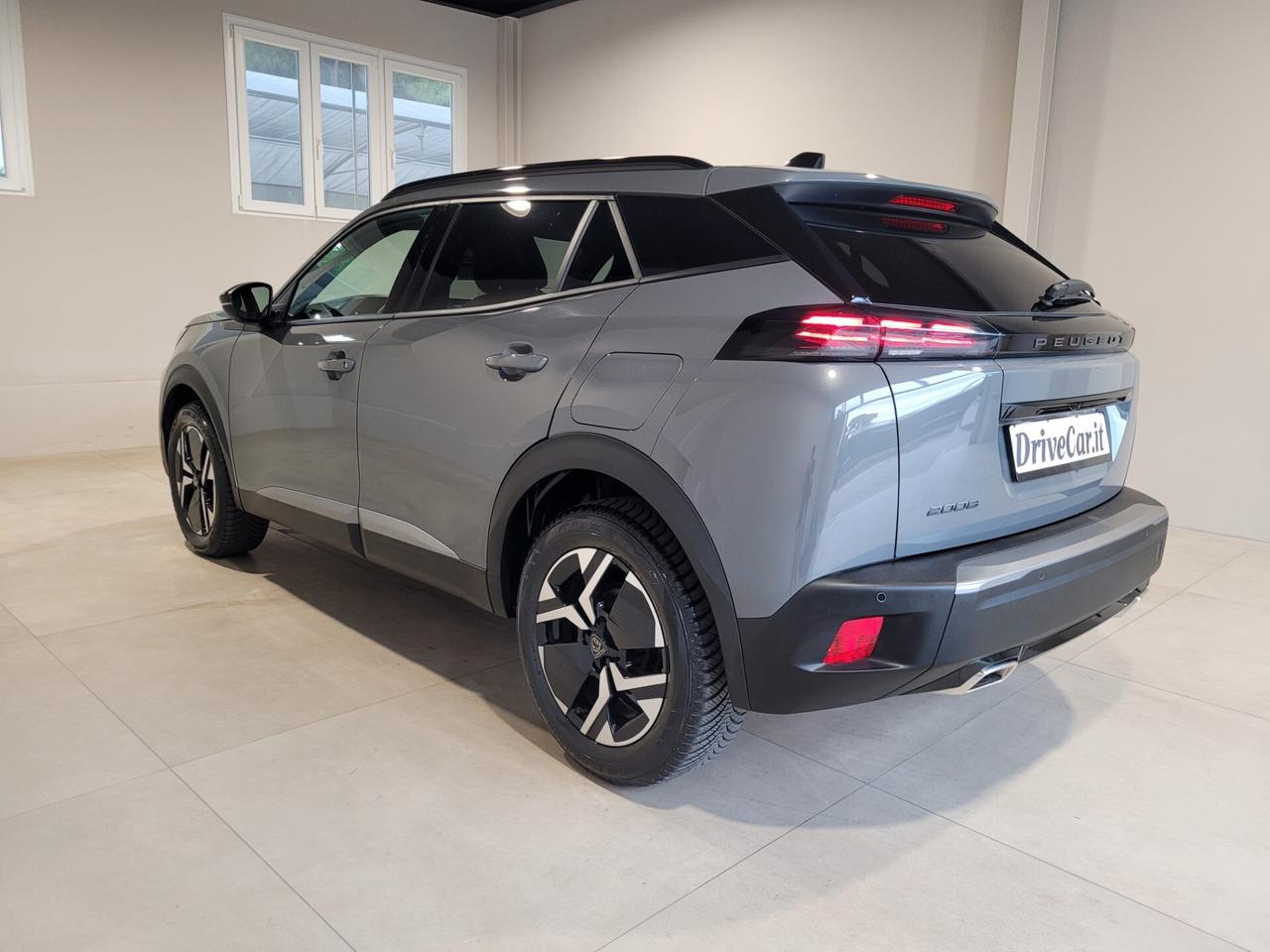 Peugeot 2008 1.2 ALLURE AUT. CARPLAY LED ACC RETROCAMERA