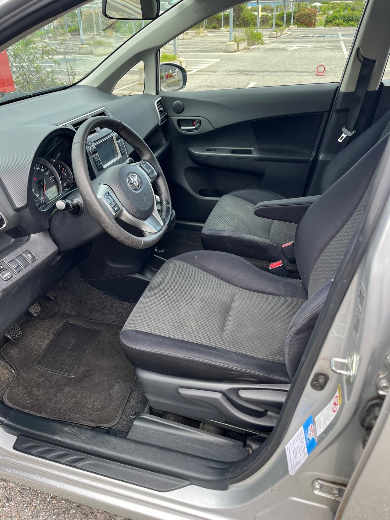 Toyota Verso-S 1.3 MT Active