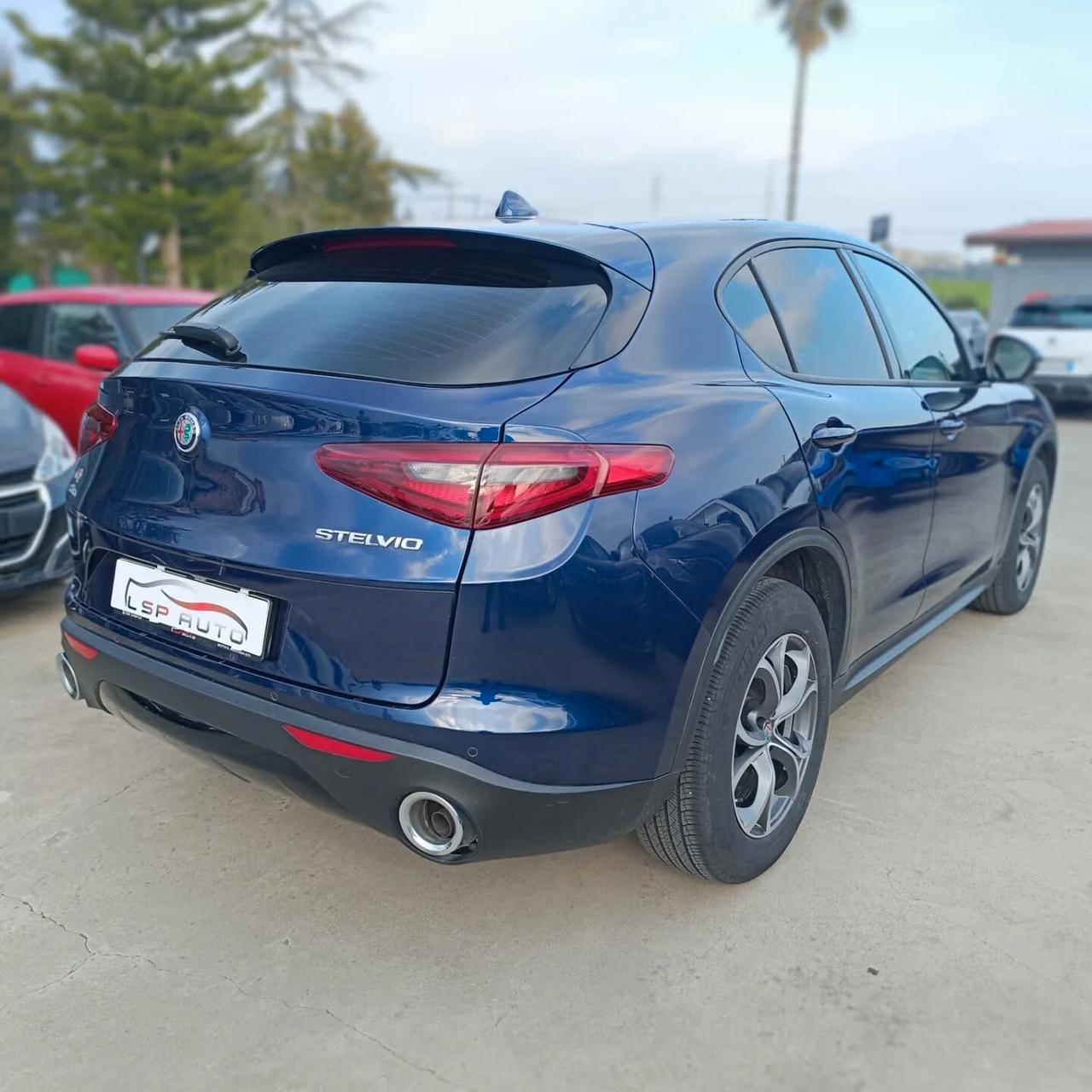 Alfa Romeo Stelvio Q4 210CV