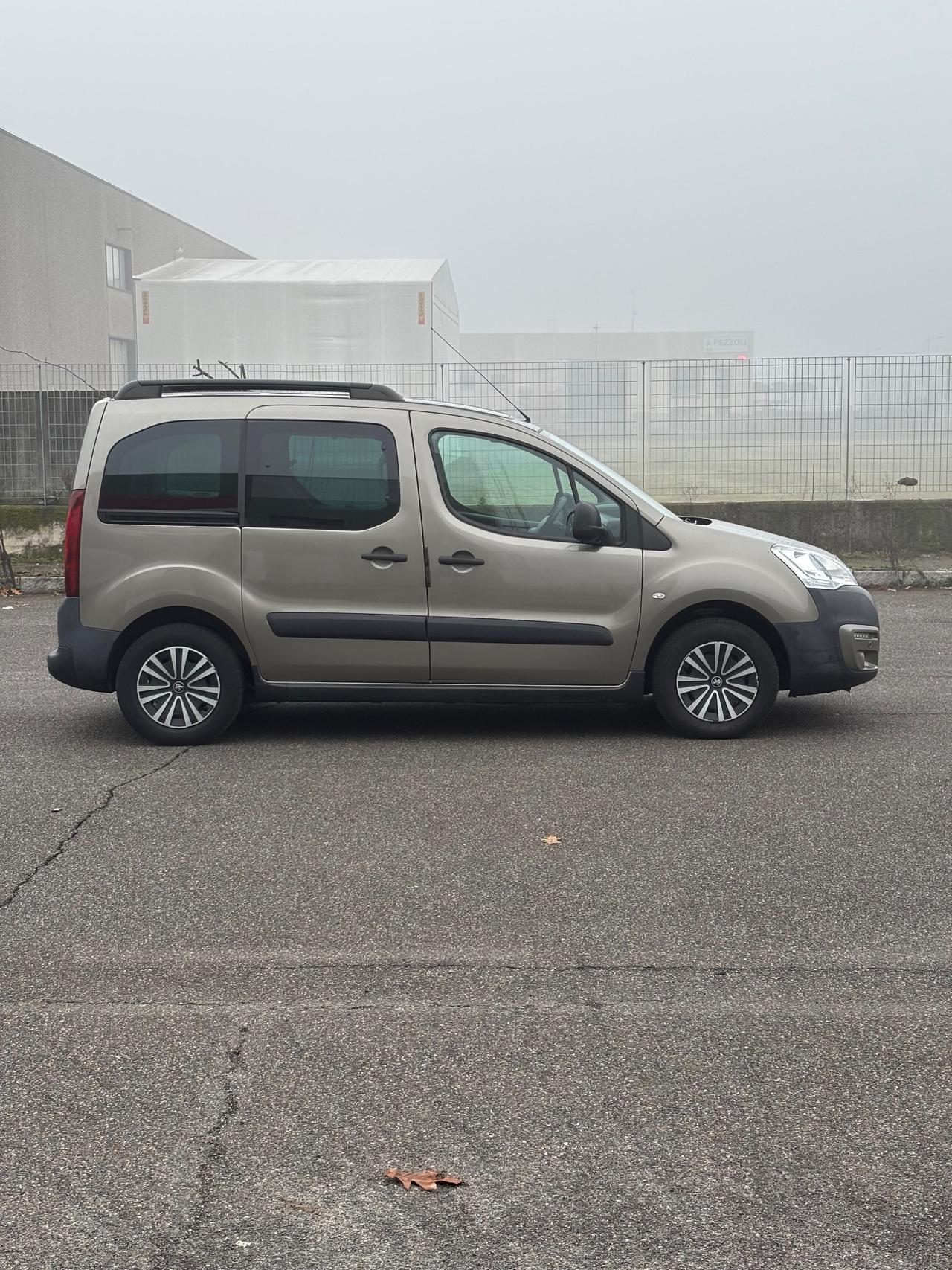Peugeot Partner Tepee BlueHDi 120 S&S Outdoor