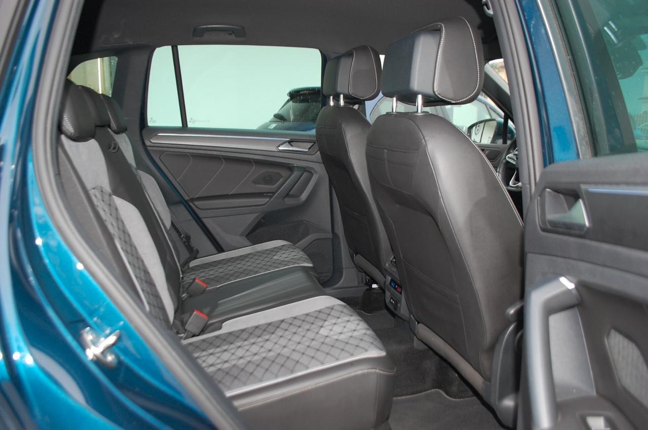 Volkswagen Tiguan 2.0 tdi R-Line 150CV dsg Uff Italy Navi Virtual