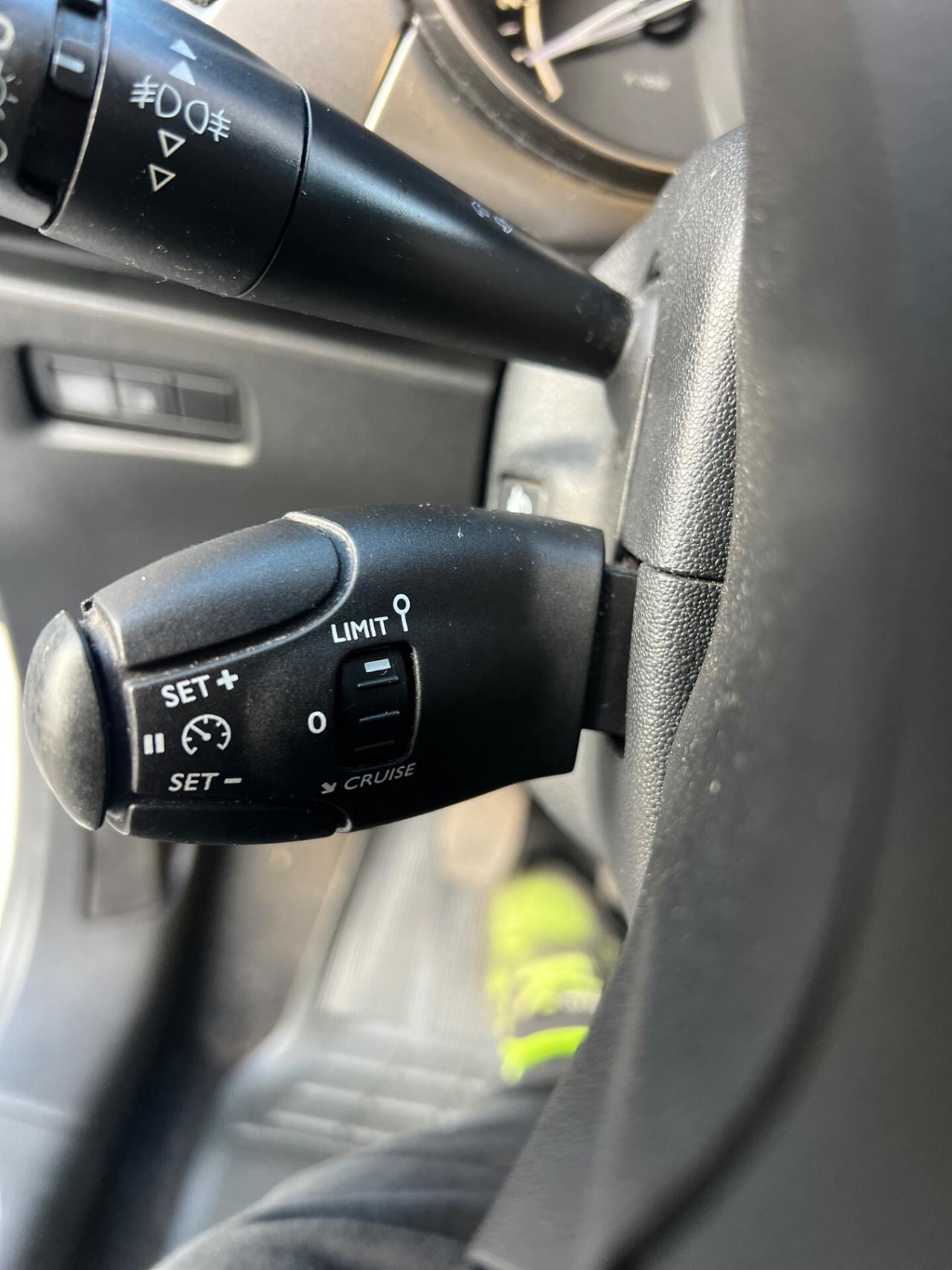 Citroen C3 1.2 benzina €6 OK NEOPATENTATI full DISTRIBUZIONE NUOVA!!!