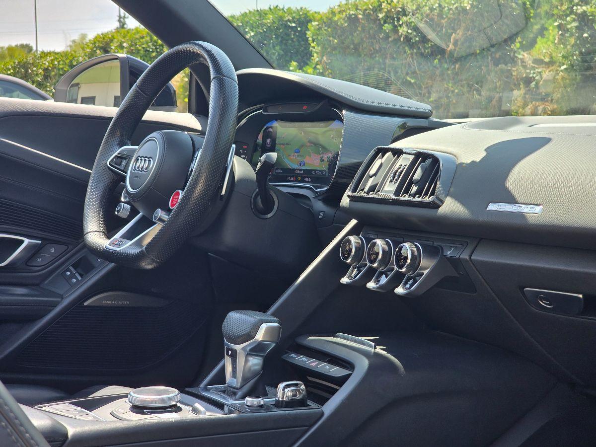 AUDI R8 V10 SPYDER QUATTRO PERFORMANCE