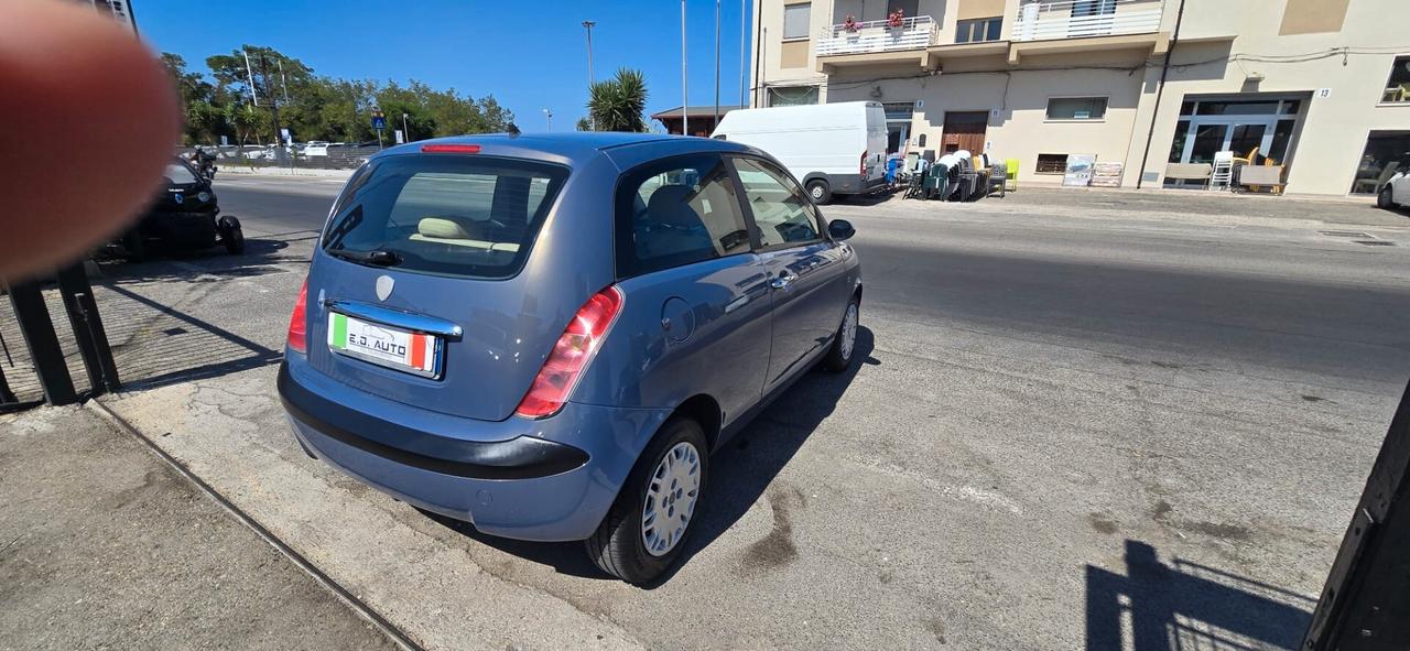 Lancia Ypsilon 1.2 16V Platino
