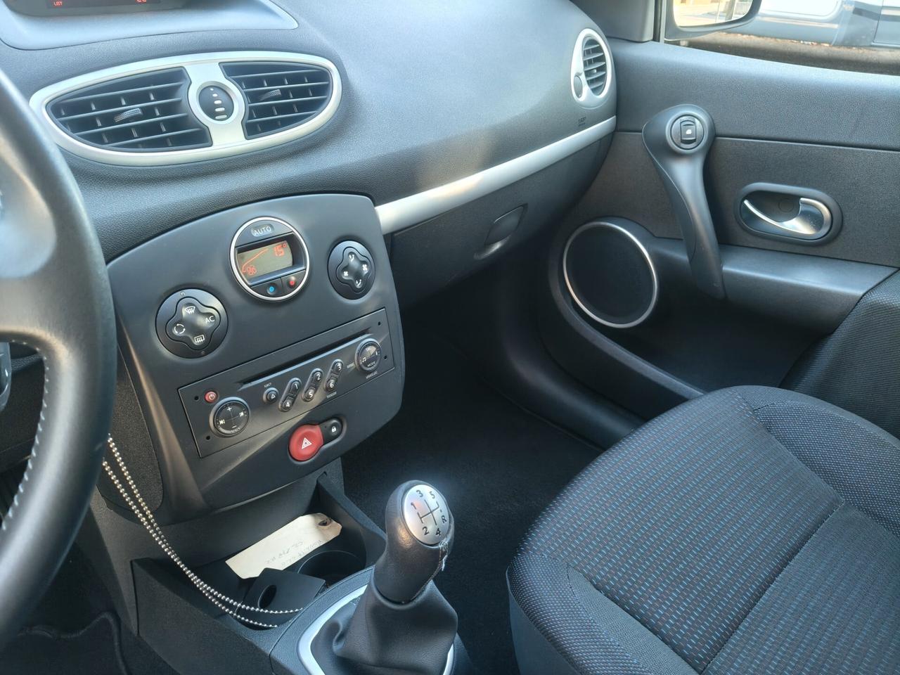 Renault Clio 1.6 5 porte SOLAMENTE 61.000 KM