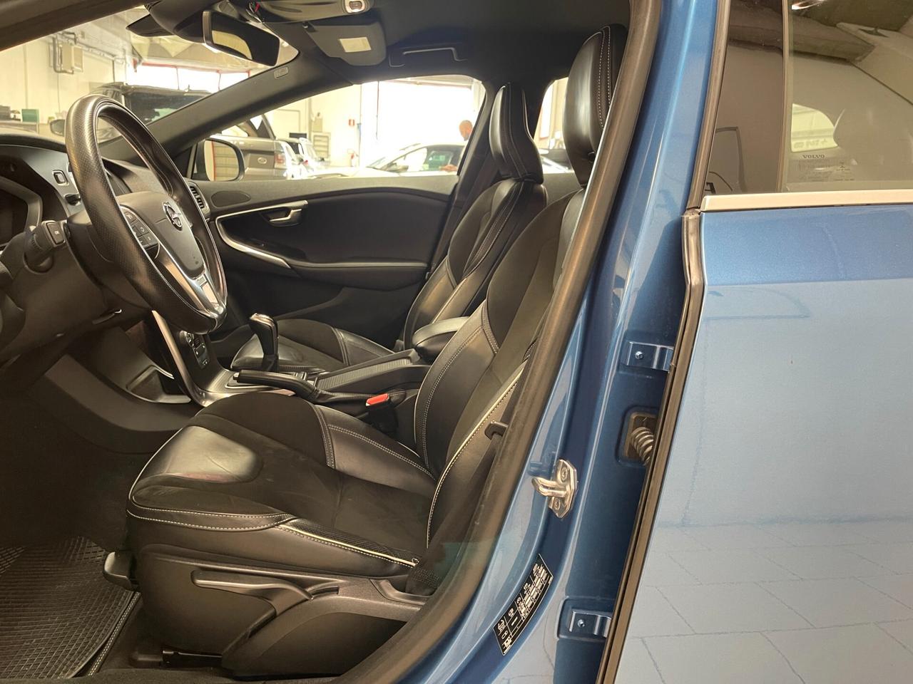 Volvo V40 Volvo V40 R-design 2.0 d2-Ok Neopatentati-LEGGI SOTTO
