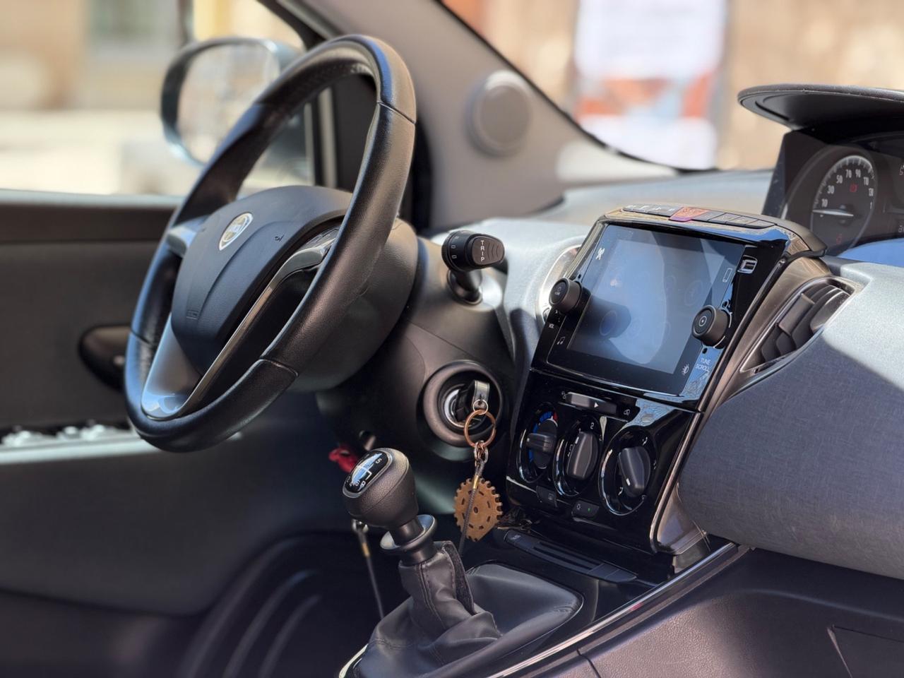 Lancia Ypsilon 1.0 FireFly 5 porte S&S Hybrid Ecochic Gold